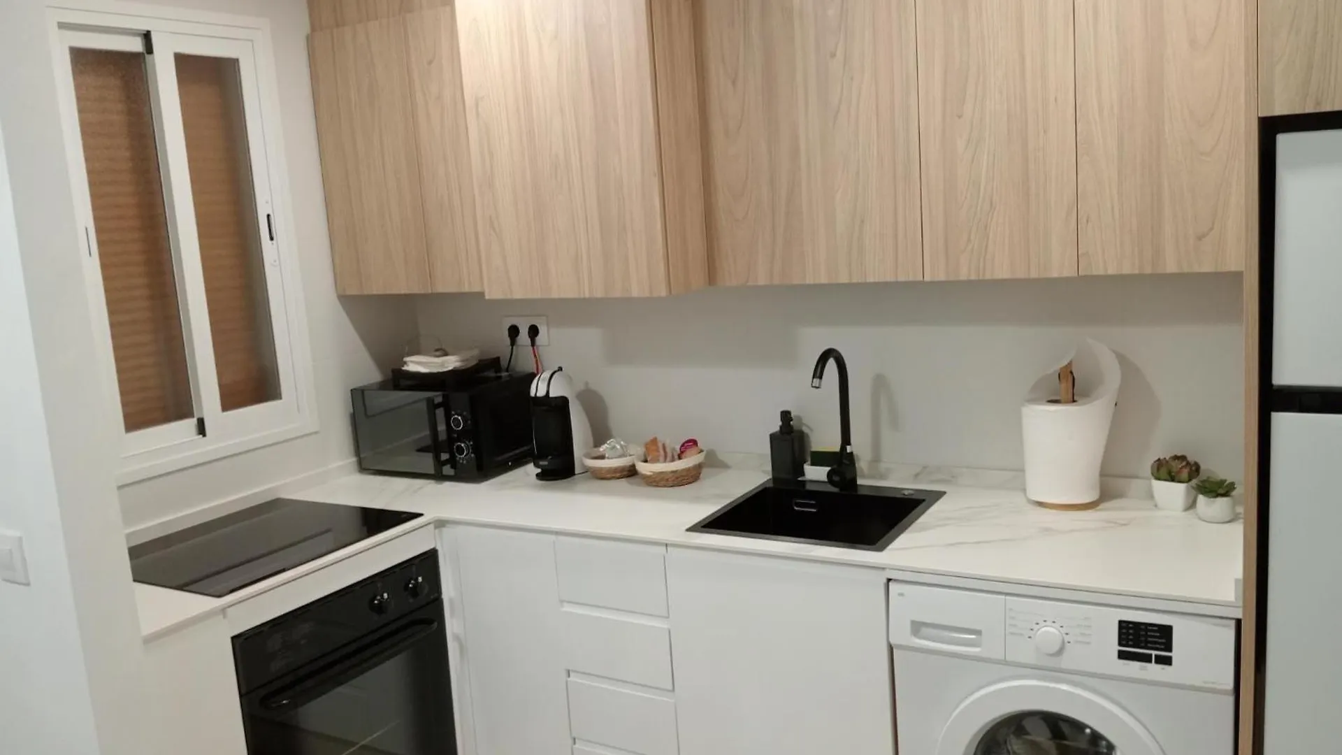 Amor y Emoción: Céntrico Apartamento con Wi-Fi cerca de la Catedral Cordoba 0*,  Spain
